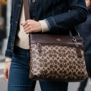 Coach Spencer Messenger Crossbody bag